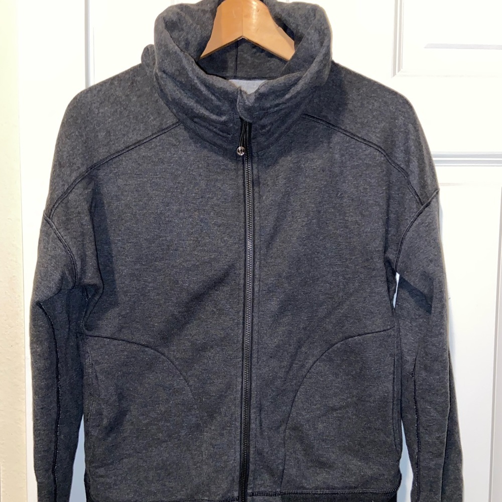 Lululemon charcoal gray slouchy collar zip size 8